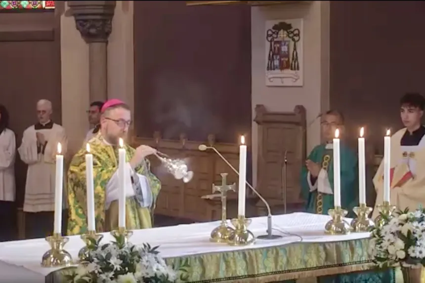 Biskop Fredrik Hansen feirer messe i St. Olav domkirke i Oslo