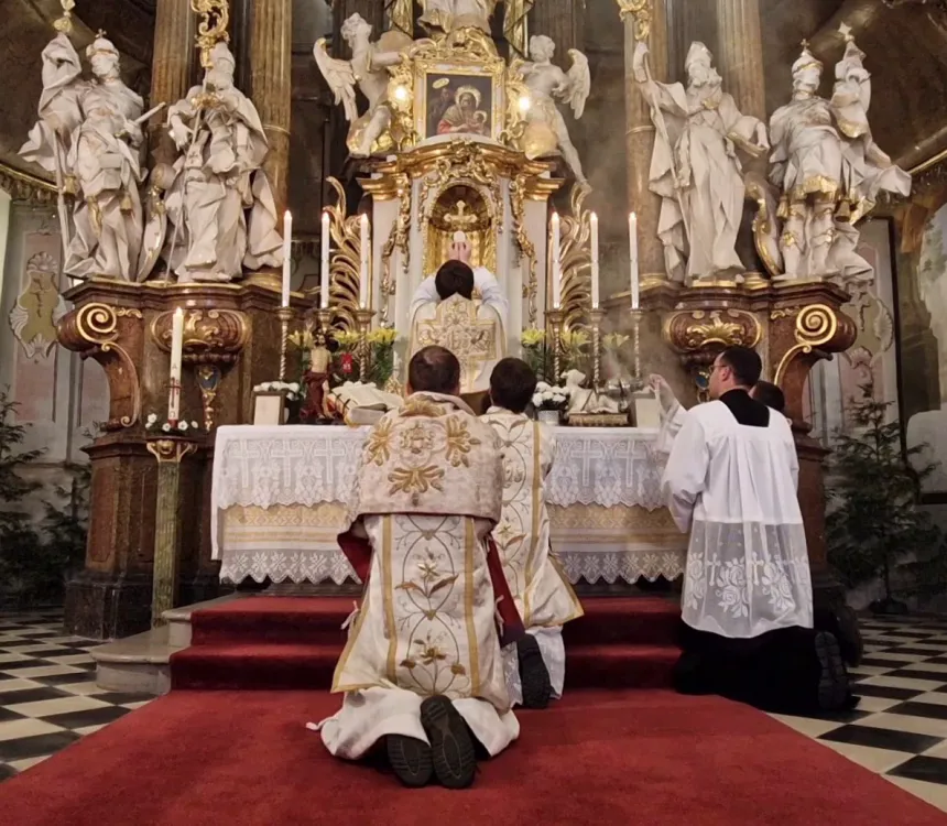 Tradisjonell latinsk messe i en katolsk kirke