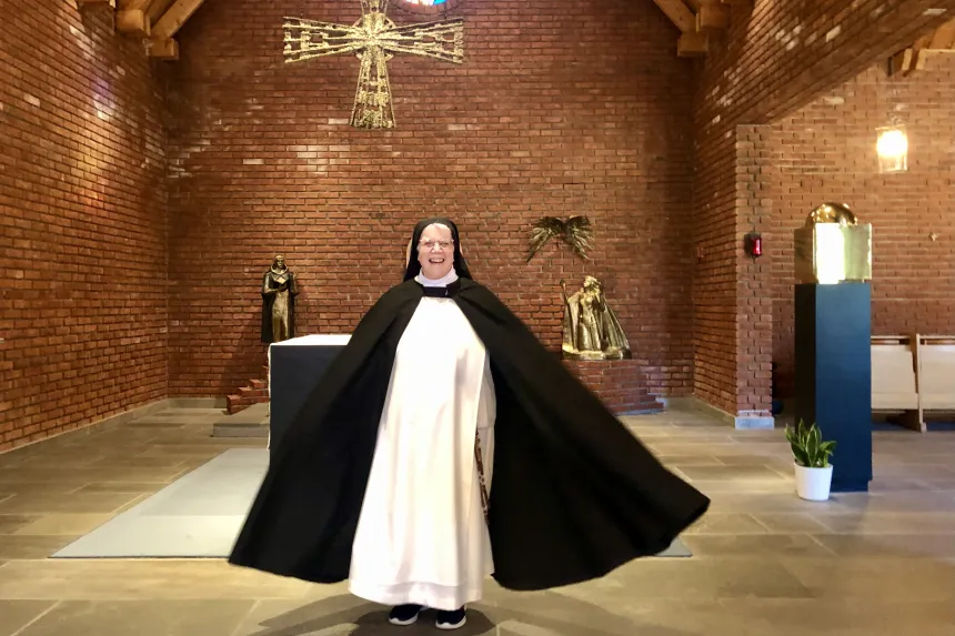 Sr. Anne-Lise Strøm i klosterkapellet ved Lunden kloster, 2019. 