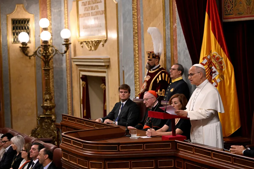 Pave Leo XIV taler til Spanias parlament i Madrid