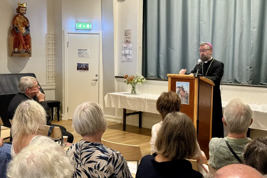 Biskop Fredrik Hansen innleder under olsokseminaret 2025. 